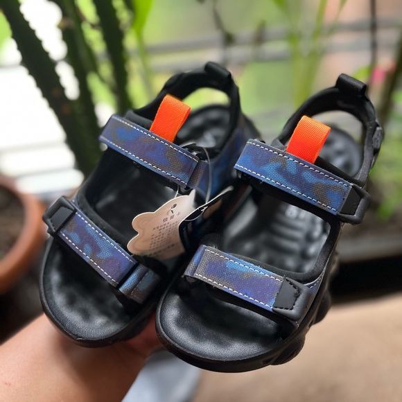 Sandals - Picture 2 of 2